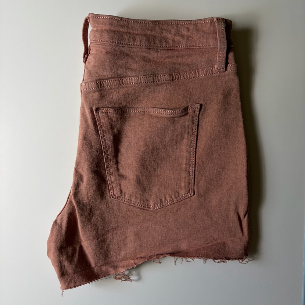 Universal Thread Shorts